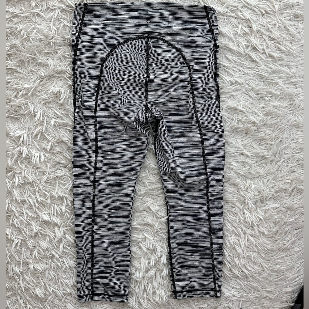 Athleta Women’s Ultimate Linear Lines Capri Leggings Black/White | Small - Picture 6 of 10